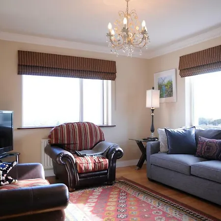 Oda ve Kahvaltı Short Dingle